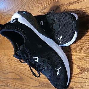 Puma women 9.5